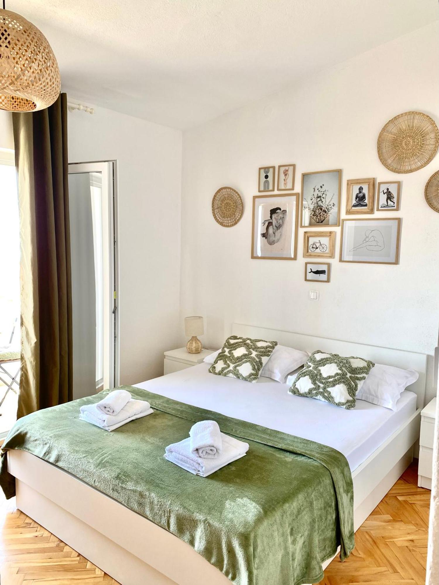 Apartman & Joy Of Life In *